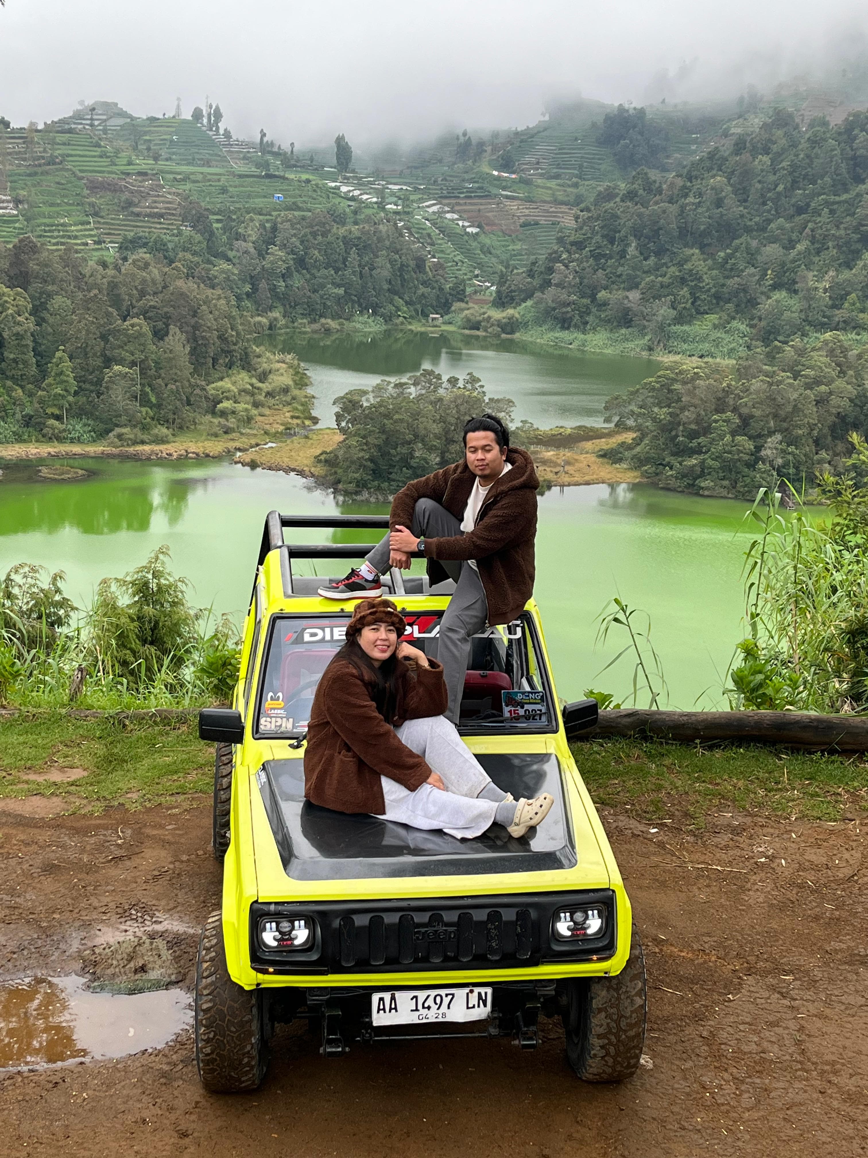 Perjalanan paket wisata Dieng menggunakan jeep 4x4