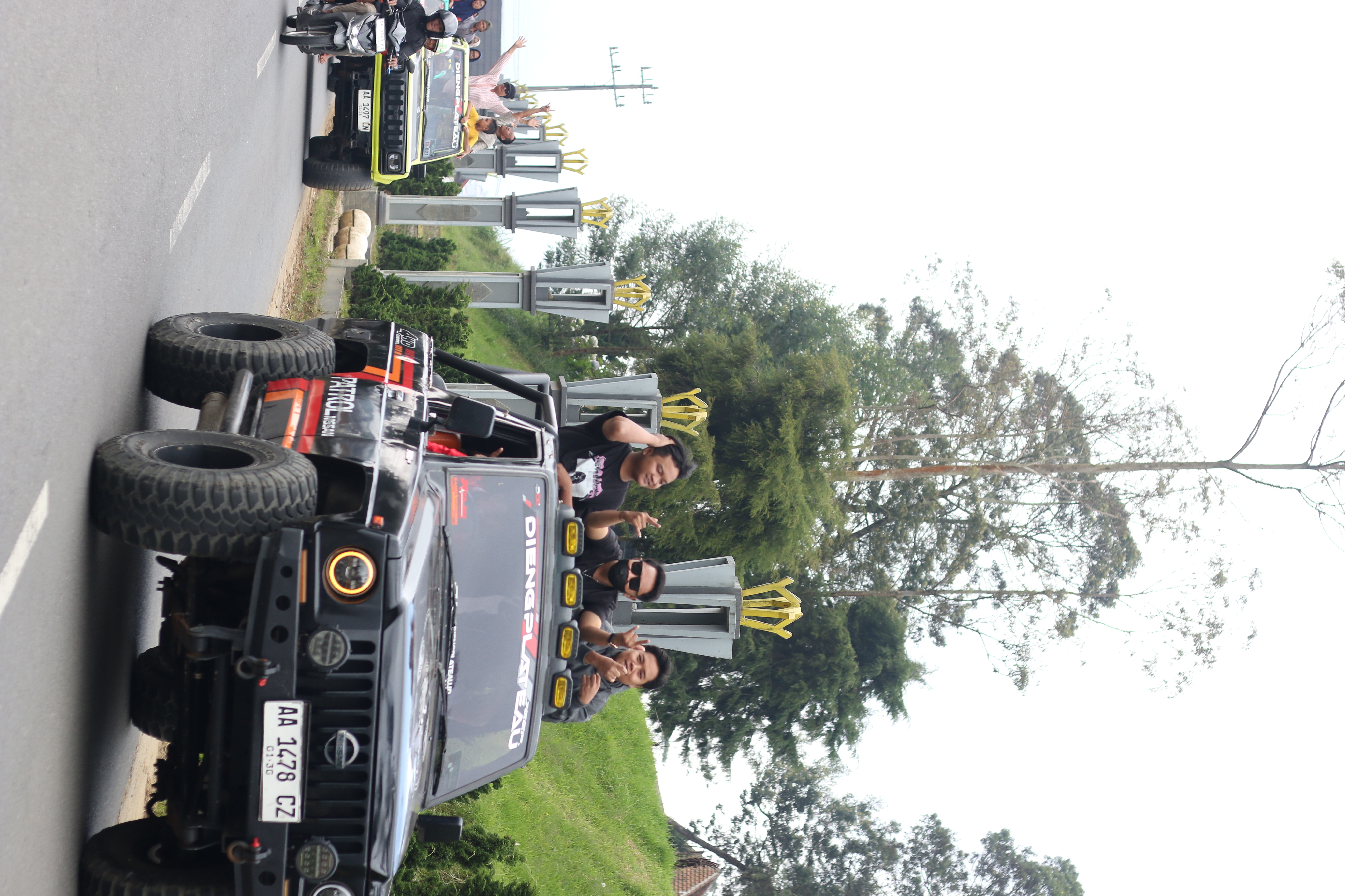 Perjalanan jeep wisata Dieng bersama keluarga